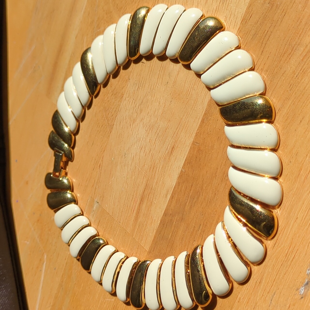 Monet Choker Beige Gold Tone Designer Signed Vintage 1980s 1990s. - Picture 11 of 14